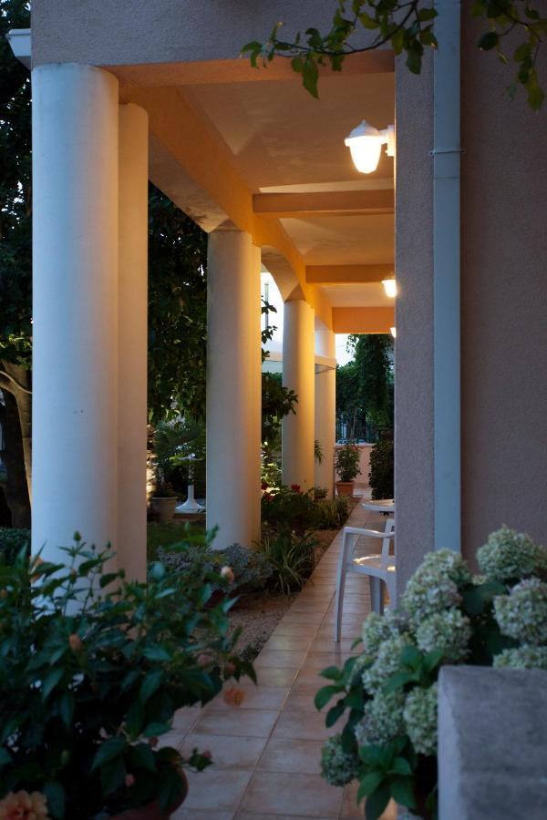 Aparthotel Villa Mozart Podgora Exterior photo