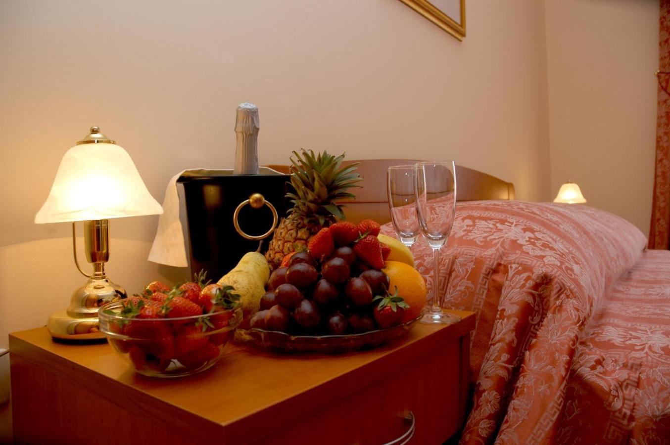Aparthotel Villa Mozart Podgora Exterior photo